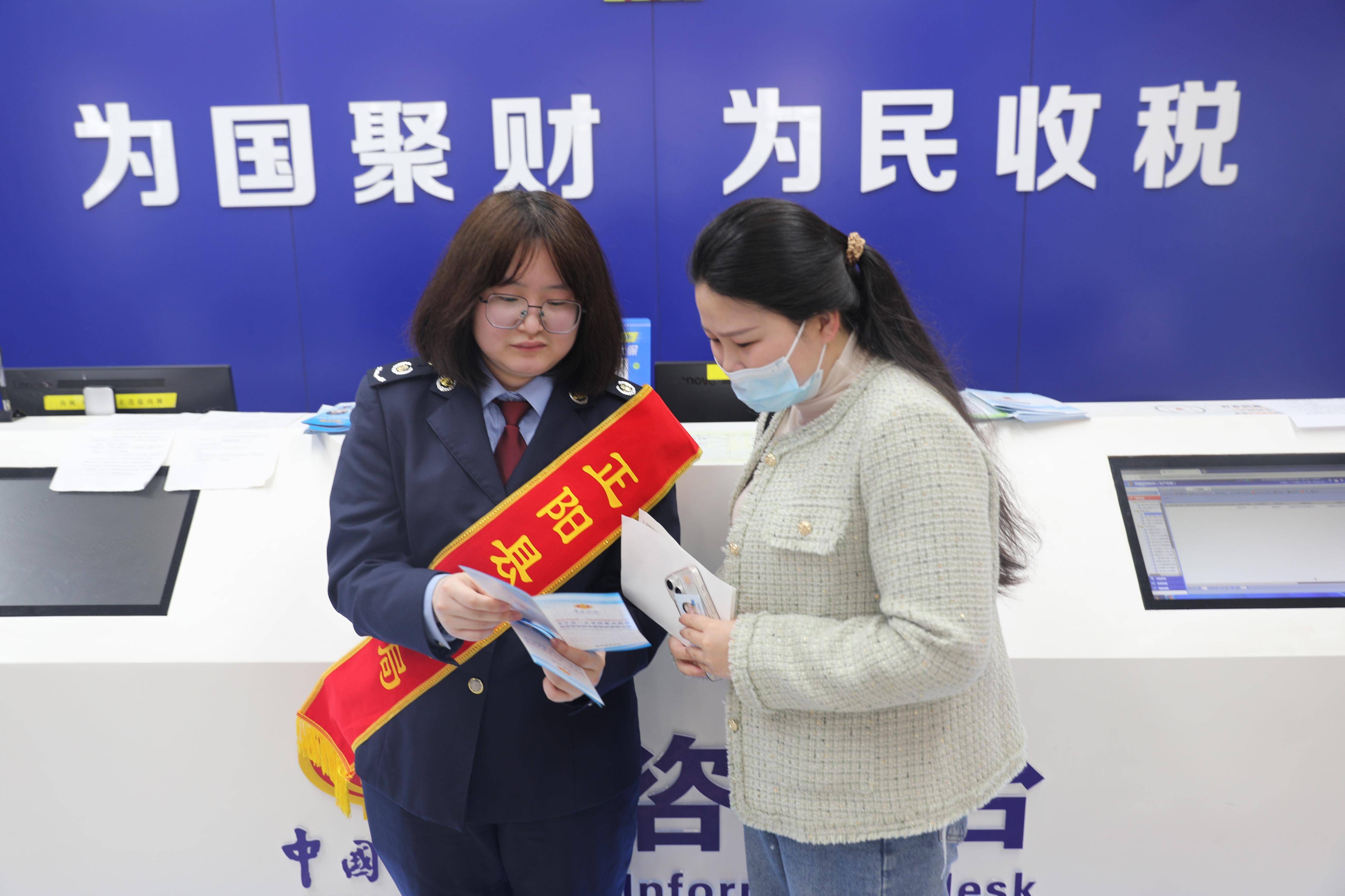 正阳县税务局:税宣踏春来 助企向"新"行_服务_税费_纳税人